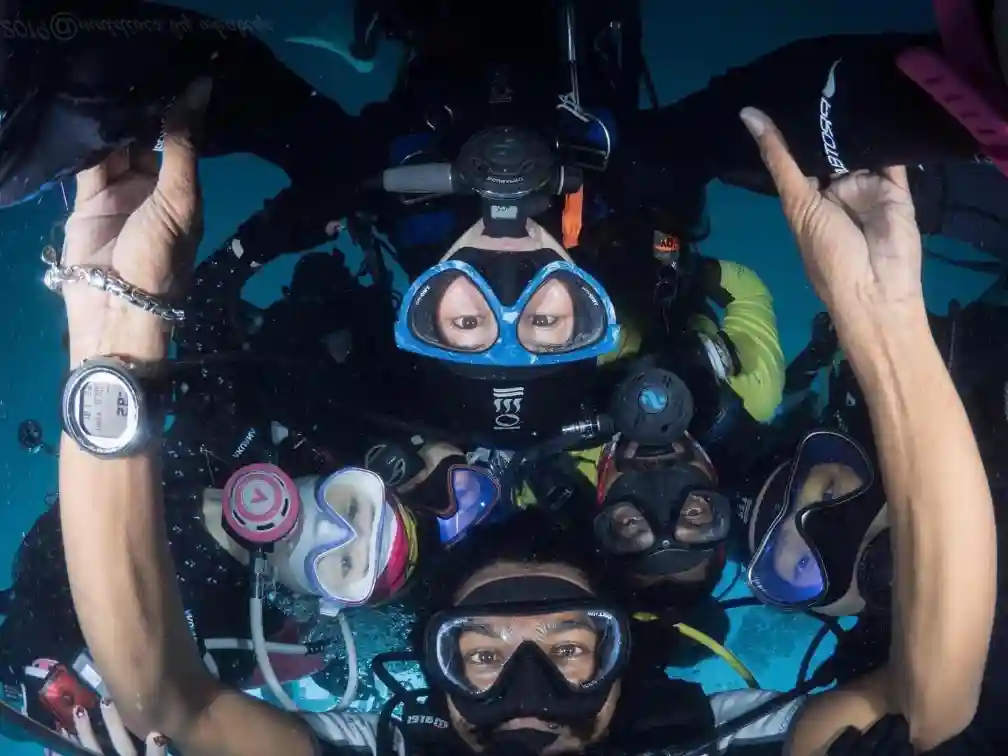 Diving packages background