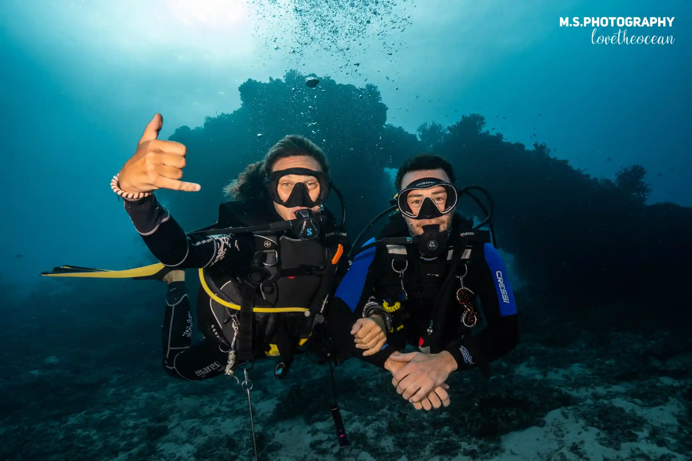 Briefing before the dive