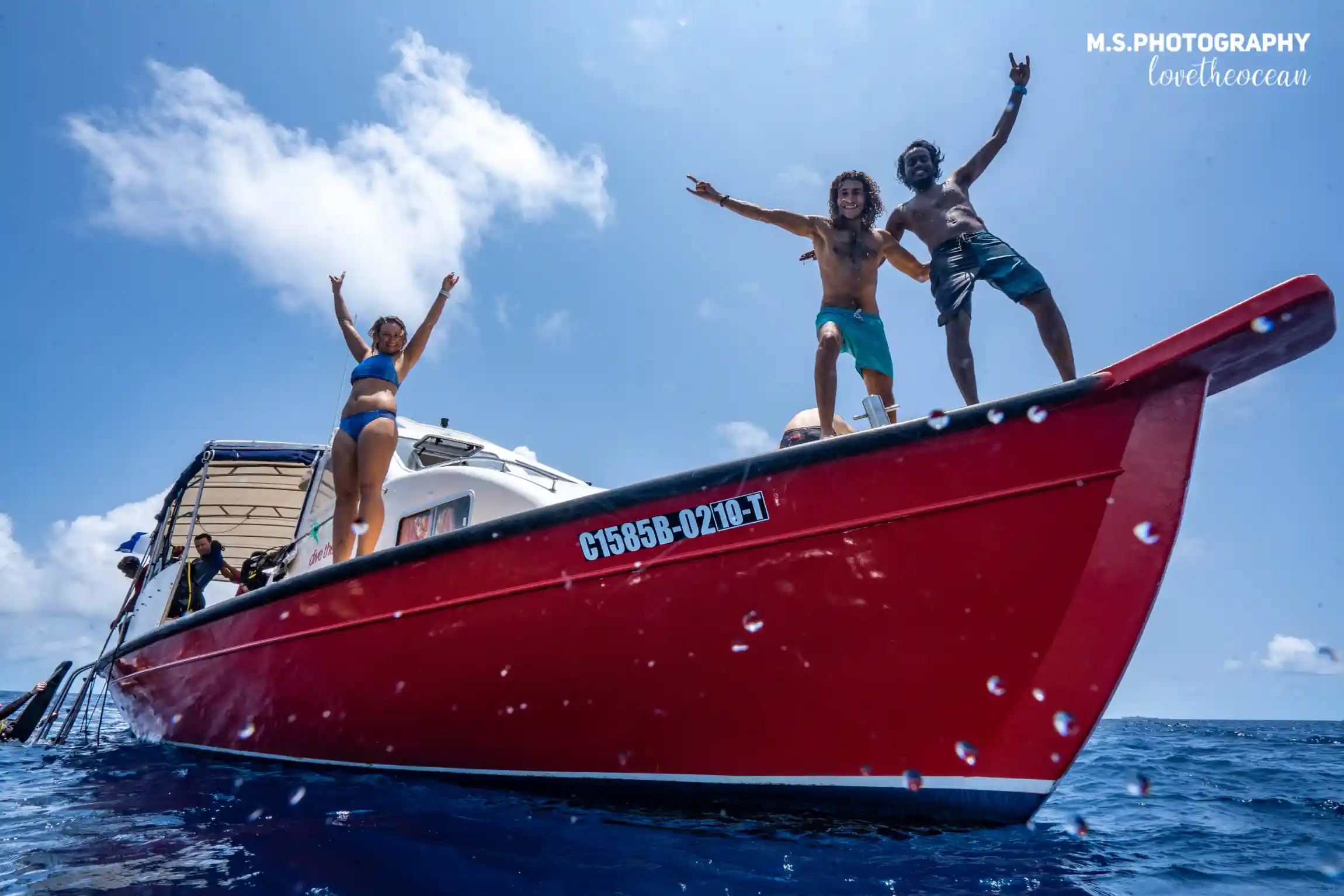 Dive boat in Rasdhoo